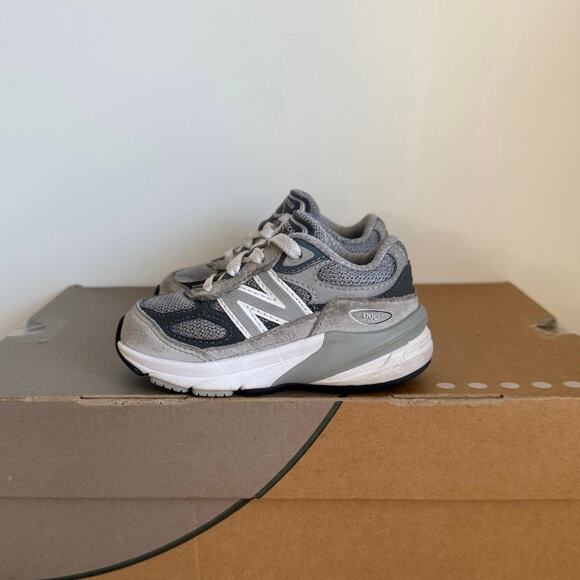 New Balance 990 V6 Grey/White Toddler Sneakers- SZ 6 C - Picture 4 of 14